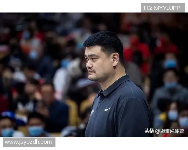 姚明在比赛中意外受伤眼皮紧急就医引发球迷关心与热议