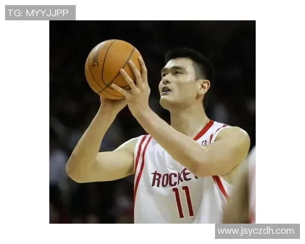 姚明发球回弹的精彩瞬间解析与篮球技巧探讨