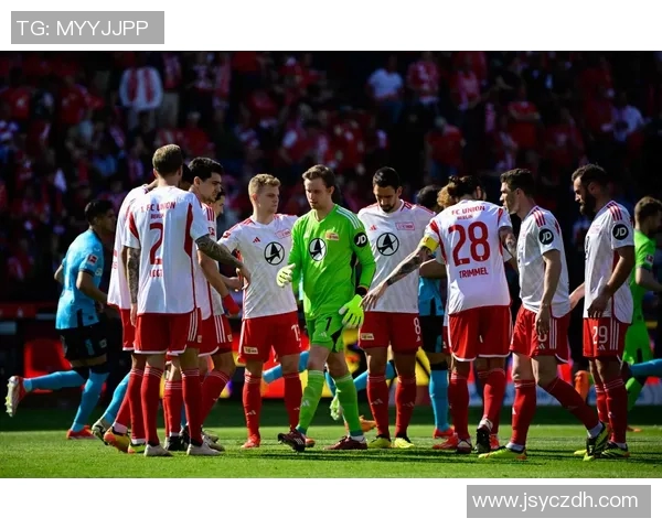 足球明星们在赛场上的热血瞬间与传奇时刻的精彩回顾 足球明星们在赛场上的热血瞬间与传奇时刻的精彩回顾