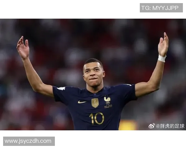 姆巴佩：足球天赋与努力拼搏交织成就的典范