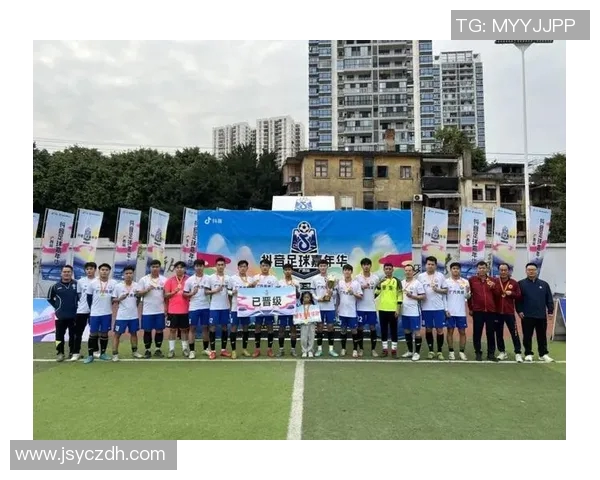 香港足球明星队齐聚一堂共享美食畅谈足球梦想与未来发展 香港足球明星队齐聚一堂共享美食畅谈足球梦想与未来发展